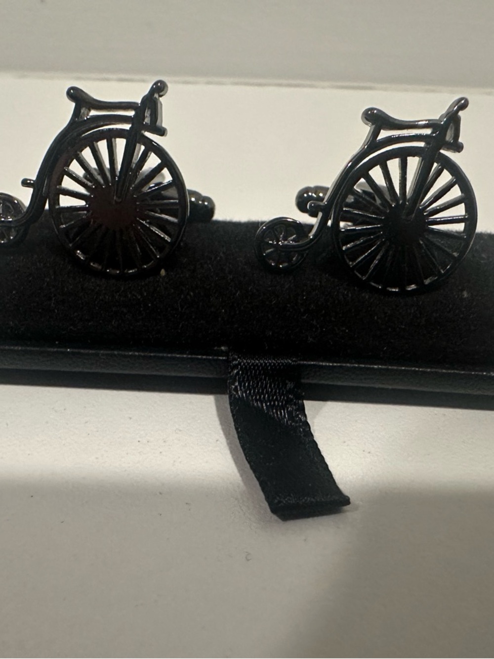 Men's Black Bicycle Cufflinks - Classic Metal Design